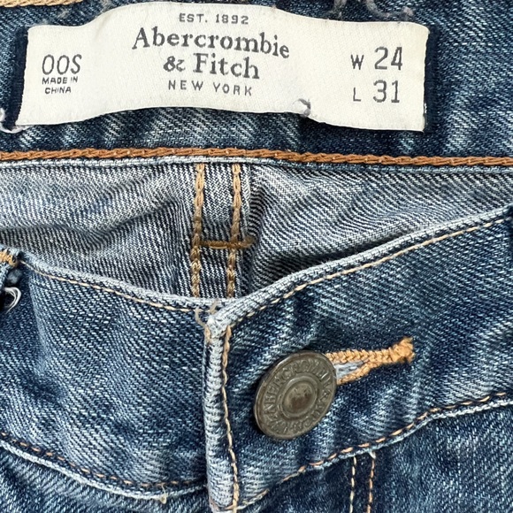 Abercrombie & Fitch Flare Leg Low Rise Distressed Jeans, size 00S 24/31 - Picture 3 of 13